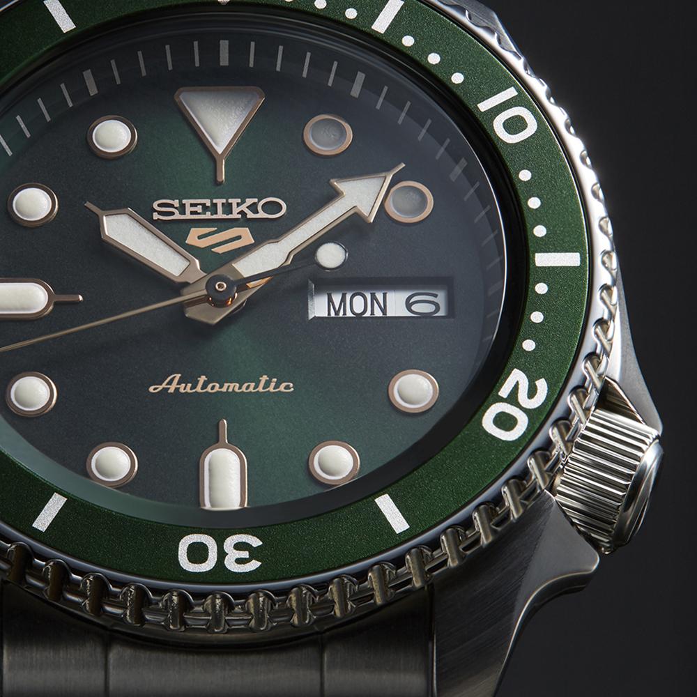 Seiko 5 Sports view 2